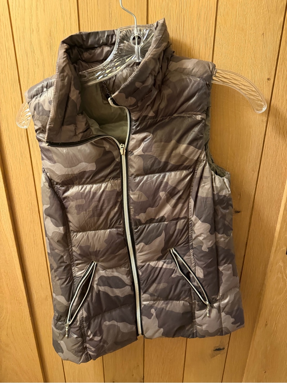 Women's Camouflage Quilted Puffer Vest - Gray